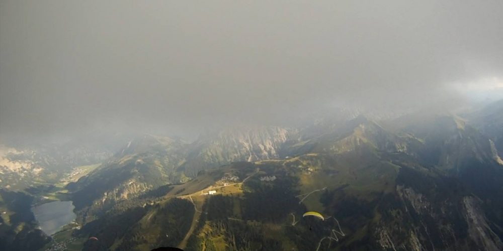 "Flieg nie in eine Wolke rein, es könnt schon jemand drinne sein!"